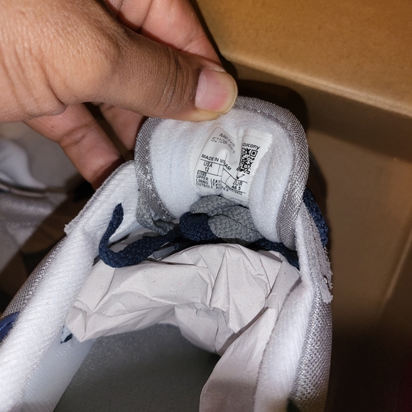 Sneakers - Picture 5 of 6